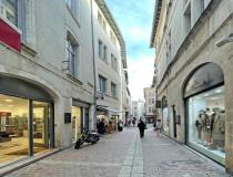 annonce location local commerce nimes 30000